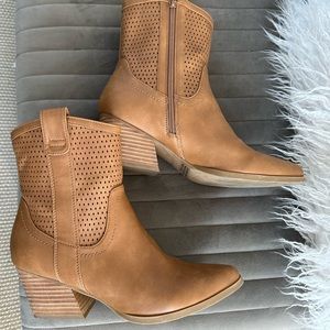 Dolce Vita cowboy boots women’s size 10